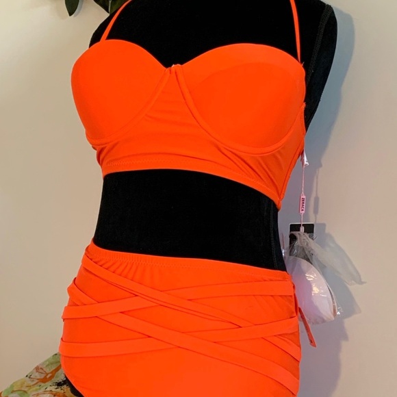 Zeraca Swimsuit! Removable straps, extra pads! - Picture 1 of 10